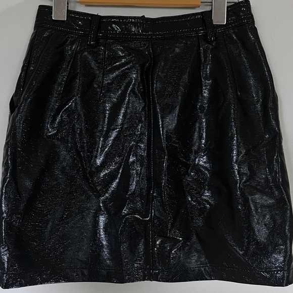 UO Silence + Noise Patent Faux  Leather Zip Skirt - Size Small - Picture 2 of 3